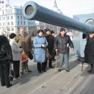 Excursion or History of the Present